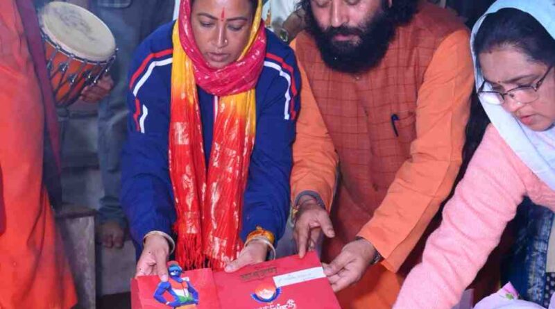 खेल मंत्री रेखा आर्या ने टपकेश्वर महादेव को समर्पित किया राष्ट्रीय खेलों का पहला निमंत्रण, पूजा अर्चना कर सफल आयोजन की करी कामना 