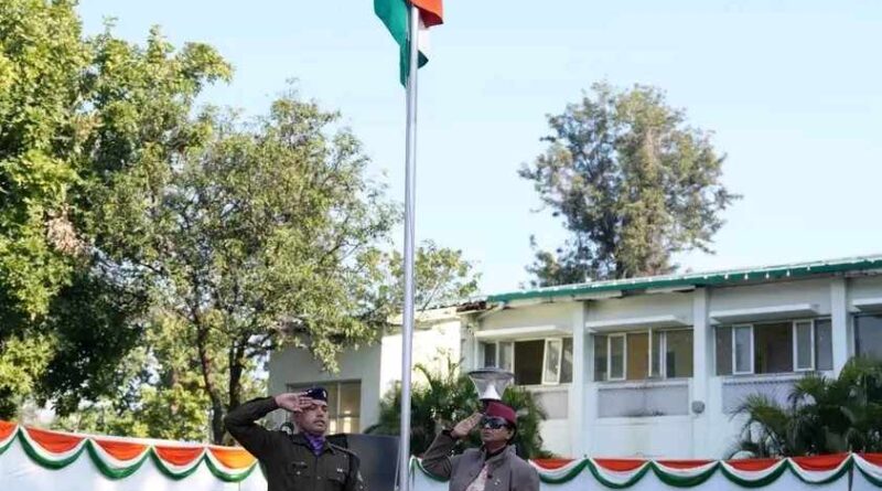 मुख्य सचिव राधा रतूड़ी ने गणतंत्र दिवस के अवसर पर सचिवालय में फहराया राष्ट्रीय ध्वज