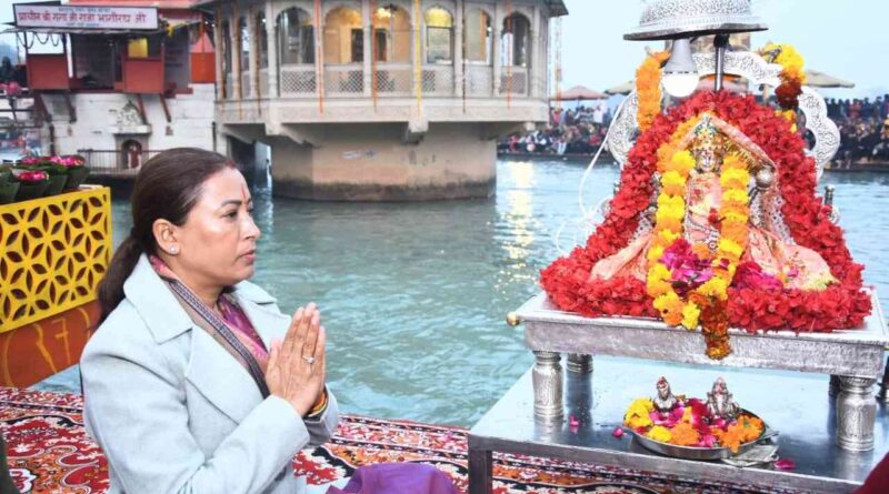 खेल मंत्री रेखा आर्या ने मां गंगा से मांगा खिलाड़ियों के लिए आशीर्वाद
