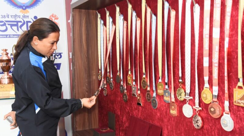 खेल मंत्री रेखा आर्या ने अधिकारियों के साथ राष्ट्रीय खेलों की प्रगति की करी समीक्षा बैठक,ई वेस्ट से तैयार सामान का किया निरीक्षण 