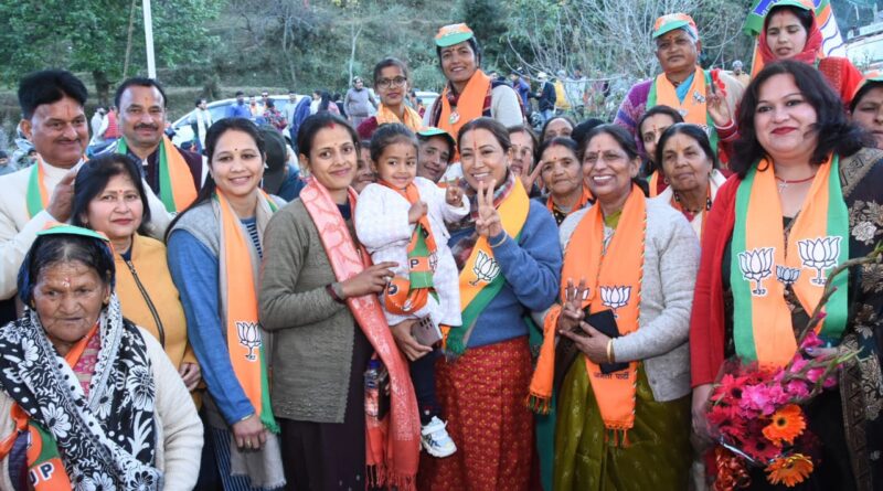  कैबिनेट मिनिस्टर रेखा आर्य ने प्रचार में उतरकर बढ़ा दिया भाजपा कार्यकर्ताओं का जोश,घर-घर जाकर मतदाताओं से की समर्थन की अपील