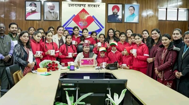मुख्य सचिव राधा रतूड़ी से बालिका निकेतन, जिला शरणालय तथा शिशुसदन की बालिकाओं ने की मुलाकात