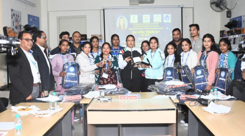 52 बालिकाएं बन रही है “ड्रोन दीदी”, प्रांतीय रक्षक दल निदेशालय में चल रहा है विशेष प्रशिक्षण शिविर : युवा कल्याण मंत्री रेखा आर्या 