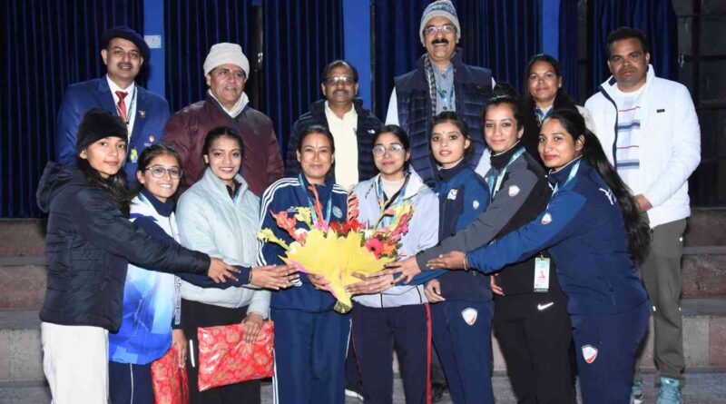 मेहमान खिलाड़ियों का हाल-चाल जानने अल्मोड़ा पहुंची खेल मंत्री रेखा आर्या, बताया अब सारे खिलाड़ी पूरी तरह फिट