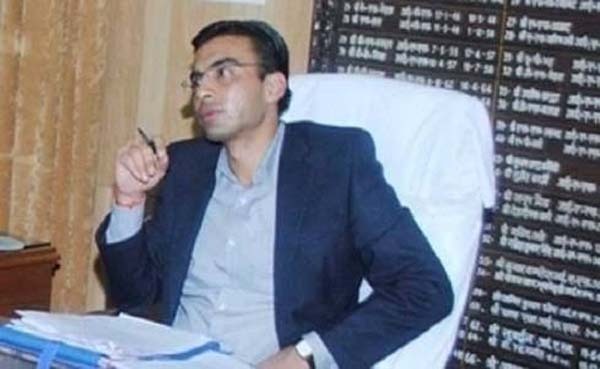 जिलाधिकारी सविन बंसल ने राजस्व वसूली को 30% से बढ़ाकर सर्वाधिक 95% किया,बड़े बकायादारों पर सख्त डीएम