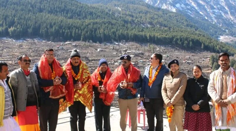 प्रधानमंत्री मोदी के हर्षिल-मुखवा के प्रस्तावित दौरे को लेकर तैयारियां अंतिम दौर में ,मंडलायुक्त विनय शंकर पांडेय ने तैयारियों का किया स्थलीय निरीक्षण 