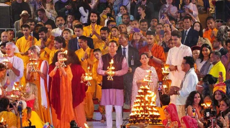 मुख्यमंत्री धामी ने ऋषिकेश में गंगा आरती कर की पूजा अर्चना, अंतर्राष्ट्रीय योग महोत्सव का किया शुभारंभ 
