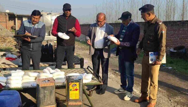 मंगलौर की फैक्ट्री में खाद्य सुरक्षा टीम का छापा, बिना लाइसेंस बना रहे थे पनीर, होली पर मिलावटखोरी के खिलाफ सख्त कार्रवाई