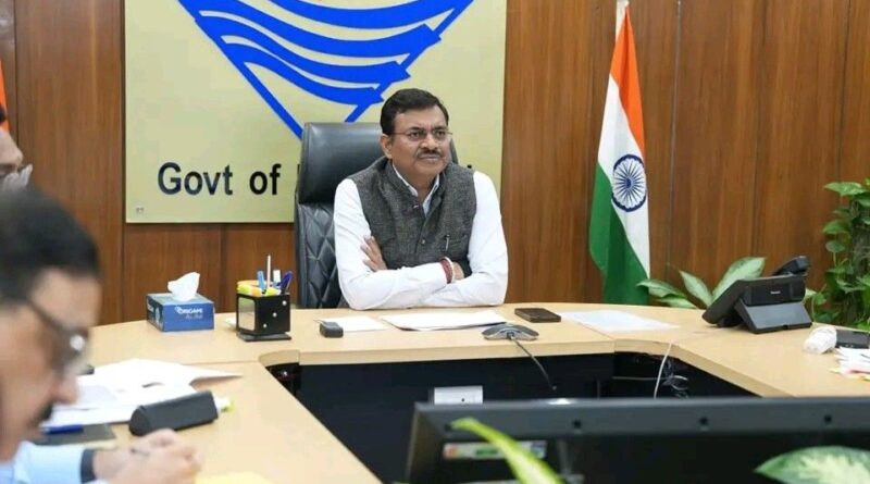 मुख्य सचिव आनन्द बर्द्धन ने पीएम-एबीएचआईएम और प्रधानमंत्री विश्वकर्मा योजना की करी समीक्षा,योजनाओं के सम्बन्ध में ली विस्तृत जानकारी 