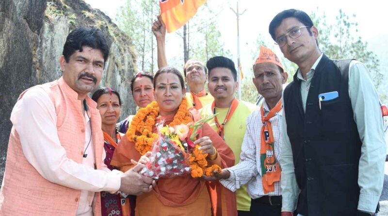 कैबिनेट मंत्री रेखा आर्या ने विधायक निधि से विकास कार्यों के लिए दिए 25 लाख रुपये, सोमेश्वर के आधा दर्जन गांवों में की जन सुनवाई