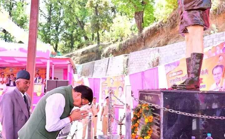 मुख्यमंत्री धामी ने पेशावर कांड के वीर नायक चन्द्र सिंह गढ़वाली का किया भावपूर्ण स्मरण, कहा-देश की आजादी में पेशावर कांड की घटना स्वर्णिम अक्षरों में है अंकित 