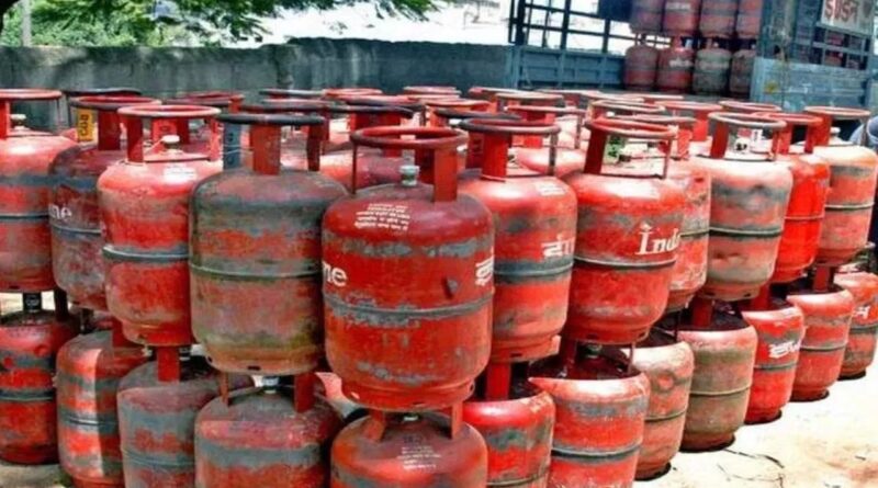 आम आदमी को बड़ा झटका! आज से घरेलू LPG गैस सिलेंडर 50 रुपए महंगा, जानें नए रेट