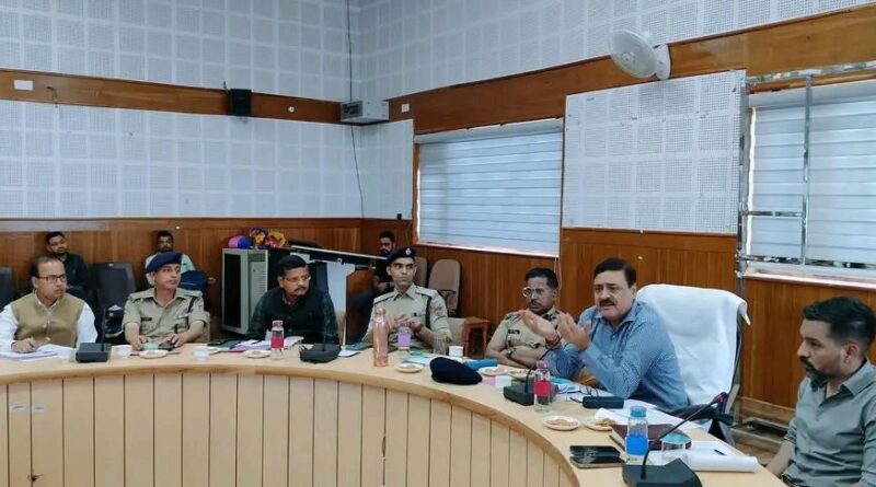 आयुक्त गढ़वाल विनय शंकर पाण्डे ने चारधाम यात्रा को लेकर विभिन्न विकास योजनाओं की करी समीक्षा, 25 अप्रैल तक तैयारियां पूर्ण करने के दिये निर्देश